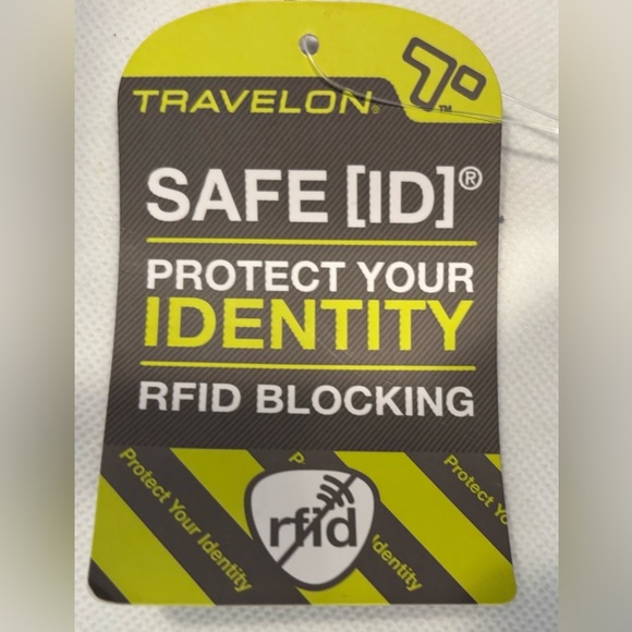 Travelon | RFID blocking, bifold travel wallet - Picture 3 of 13